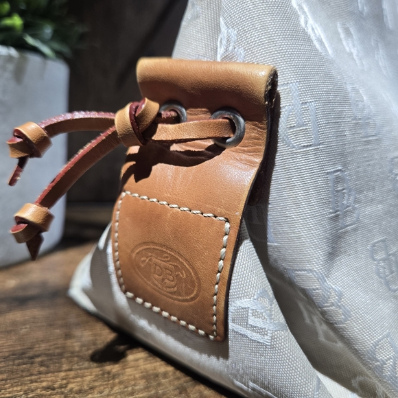 Dooney & Bourke White Satchel - Picture 4 of 10